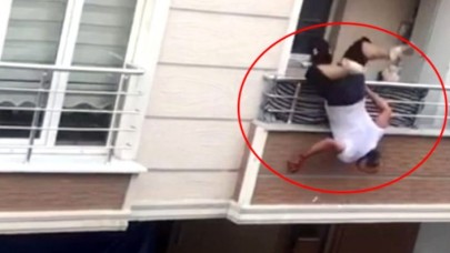 Tartıştığı yakınlarına tencere fırlatırken balkondan düştü!