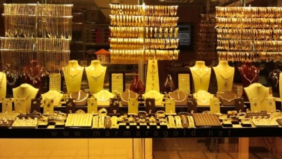 Yok böyle vurgun: 2 milyon 490 bin lira,  10 bin gram has altın,  188 cumhuriyet altını,  384 çeyrek altın!