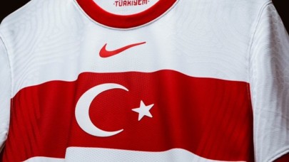 A Milli Futbol Takımı’nın yeni formasındaki Nike logosuna büyük tepki