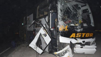 Aksaray'da yolcu otobüsü ile kamyon çarpıştı: 4 yaralı