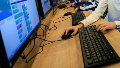 Bakan müjdeyi verdi: Ücretsiz internet paketi devam edecek