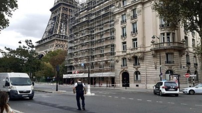 Eyfel Kulesi,  bomba ihbarı nedeniyle boşaltıldı!