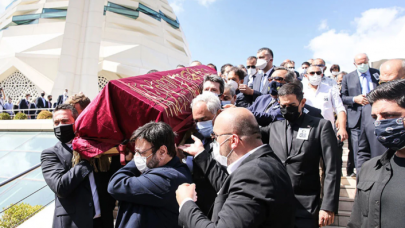 Hayatını kaybeden Suna Kıraç'ın tabutundaki kırmızı örtünün anlamı dikkat çekti