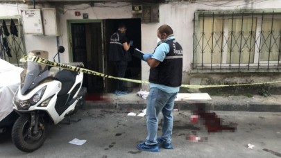 İstanbul'da korkunç olay: Ev arkadaşının boğazını kesti!