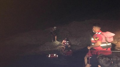 JAK ekipleri yetişti: Tatilciler kurtarıldı