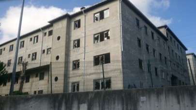Küçükçekmece Halkalı polis lojmanları kaderine terk edildi