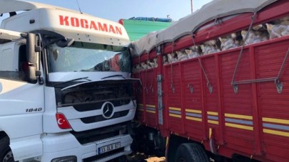 Tır,  park halindeki kamyona çarptı: Sürücü Orhan Özcan hayatını kaybetti