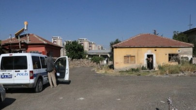 Yardım istemek için girdiği evde ölü bulundu