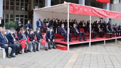 29 Ekim'de protokole deri koltuk,  gazilere plastik sandalye!