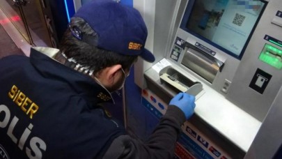 ATM'nin içinde gizli kameralı düzenek: Kart kopyalama aparatı ile bütün bilgileri ele geçiriyorlar