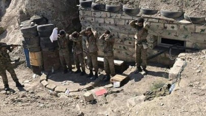 Azerbaycan ordusu Ermenistan askerlerini böyle teslim aldı: Beyaz bayrak çektiler