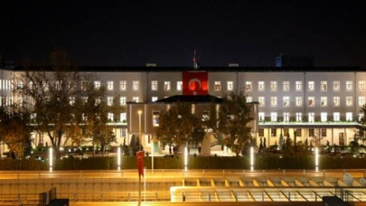 Bir bu eksikti: Şimdi de 'Işıklar yanıyor' tartışması