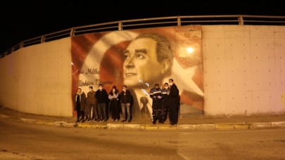 Bolu'da Atatürk nöbeti: Resmini sildirmediler!