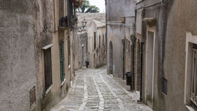 Burası İtalya: Bu evler tanesi 1 eurodan satışa çıkarılacak