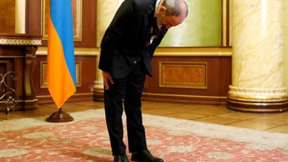 Cephede hezimete uğrayan Ermenistan Başbakanı Paşinyan'dan çaresizliğin fotoğrafı!