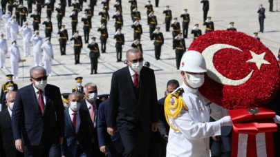 Devlet erkanı Atatürk'ün huzurunda: İşte Erdoğan'ın Anıtkabir Özel Defteri'ne yazdığı mesaj