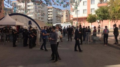 Diyarbakır HDP İl Binası'na operasyon: Gözaltılar var