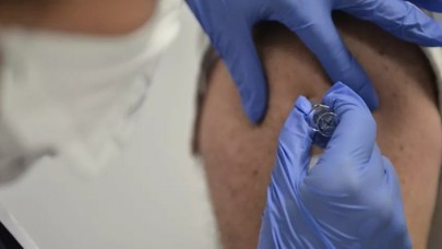 DSÖ: Genç insanların aşı olmak için 2022'yi beklemesi gerekebilir