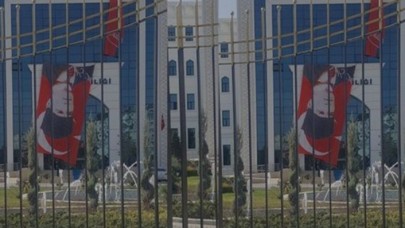 Elazığ Valiliği'nden tepki çeken görüntü: Atatürk posterli Türk bayrağını ters açtı