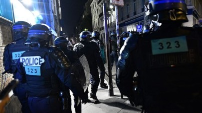 Ermenileri seyreden Fransız polisi Türklere biber gazıyla saldırdı!