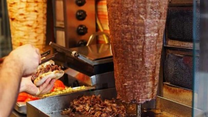Fiyatı düşürmek için hile yapıyorlar: Et döner yerine bakın ne yediriyorlar!