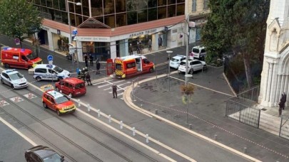Fransa'da kilise yakınında bıçaklı dehşet: Bir kadının kafası kesildi,  3 kişi öldü,  saldırgan tekbir getirdi!