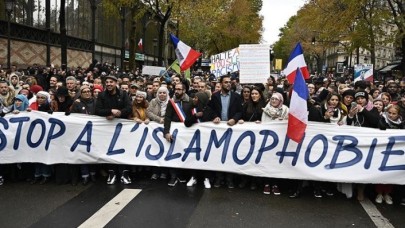 Fransa’da Müslüman kadınlar toplumsal hayattan silinmenin eşiğinde