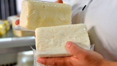 Gıdada büyük oyun: Peynir ve yoğurdun içine koydukları pes dedirtti!