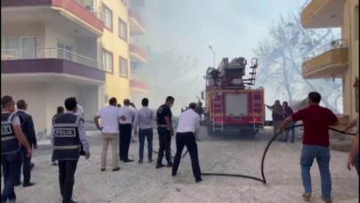 Hatay'da orman yangını! Yerleşim yerlerine sıçradı