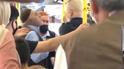 İstanbul'da halk otobüsünde 'maske' kavgası: Kadın tokat attı,  adam tükürdü