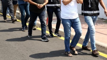 İzmir'de FETÖ operasyonu: 23 gözaltı