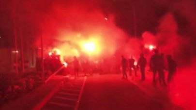 Kıbrıs'ta Rumlar ateşle oynuyor: Türk tarafına yürüdüler,  yangın çıkardılar