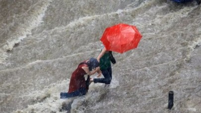 Meteoroloji'den flaş uyarı: Dolu,  sel ve hortum geliyor! Listede İstanbul da var