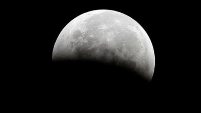 NASA,  Ay'daki heyecan verici keşfi duyurdu