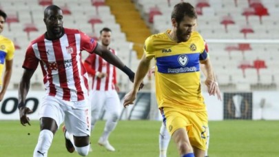 Sivasspor Maccabi Tel Aviv: Kırmızı kart yaktı!