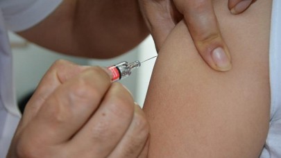 Türkiye'ye geldi ama yüzbinlerce kişi sırada! Grip aşısı önce kime yapılacak?