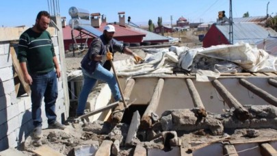 Yılanlar yüzünden evini yıkan Mustafa Koçak: "Bizim sokaktan kimse geçmiyor"