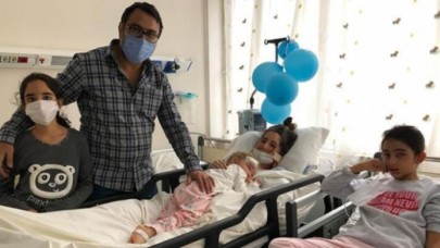3 yaşındaki Elif Perinçek,  annesi Seher Dereli Perinçek ile ablaları Ezel ve Elzem Perinçek'e kavuştu