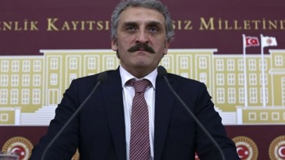 AK Partili Ahmet Hamdi Çamlı,  sanatçı Türkan Şoray'ı hedef aldı