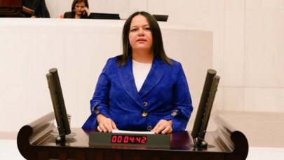 AK Partili Nilgün Ök'ün 'Türkiye'de 18 yıl önce araba yoktu' dediği iddiası istifa getirdi