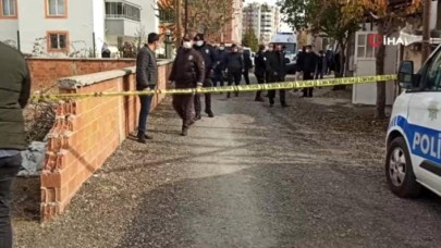 Anne oğul tartışması kanlı bitti: Göğsünden bıçaklanan kadın oracıkta can verdi