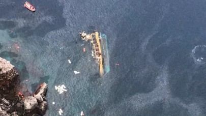 Antalya'da 30 yolcusu bulunan tur teknesi battı