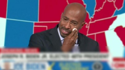 Canlı yayındaki yorumcu,  Biden'ın kazandığını öğrenince gözyaşlarını tutamadı