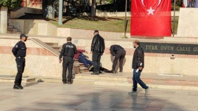 Cezaevinden yeni çıkan Onur Acar,  eşi Cemile Acar ile kayınpederi Abdullah Duman'a kurşun yağdırdı