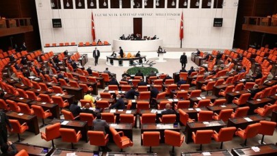 Deprem,  TBMM'deki 5 partiyi birleştirdi: Önerge kabul edildi