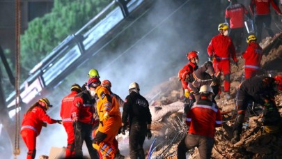 Depremden 33 saat sonra mucize kurtuluş: Ahmet Çitim enkazdan çıkarıldı!