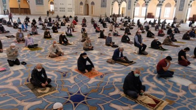 Diyanet'ten çağrı: Risk altındakiler namazlarını evde kılsın!