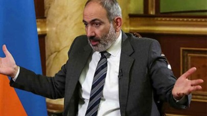 Ermenistan halkı yenilgiyi kabul eden Paşinyan'ın parfüm,  saat,  bilgisayar ve ehliyetini çaldı