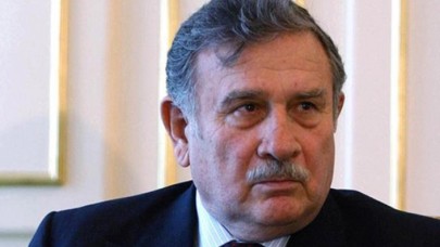 Eski başbakan Yıldırım Akbulut hastaneye kaldırıldı: Yoğun bakımda. Yıldırım Akbulut kimdir?