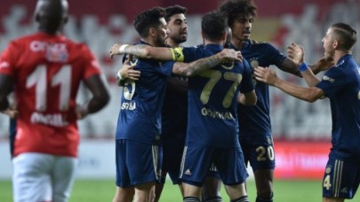 Fener'den 4 direğe,  2 filelere: Antalyaspor'u da geçti